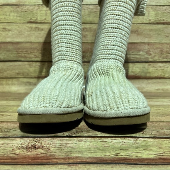 Ugg Cardy Tripple Button Boots - Picture 9 of 10